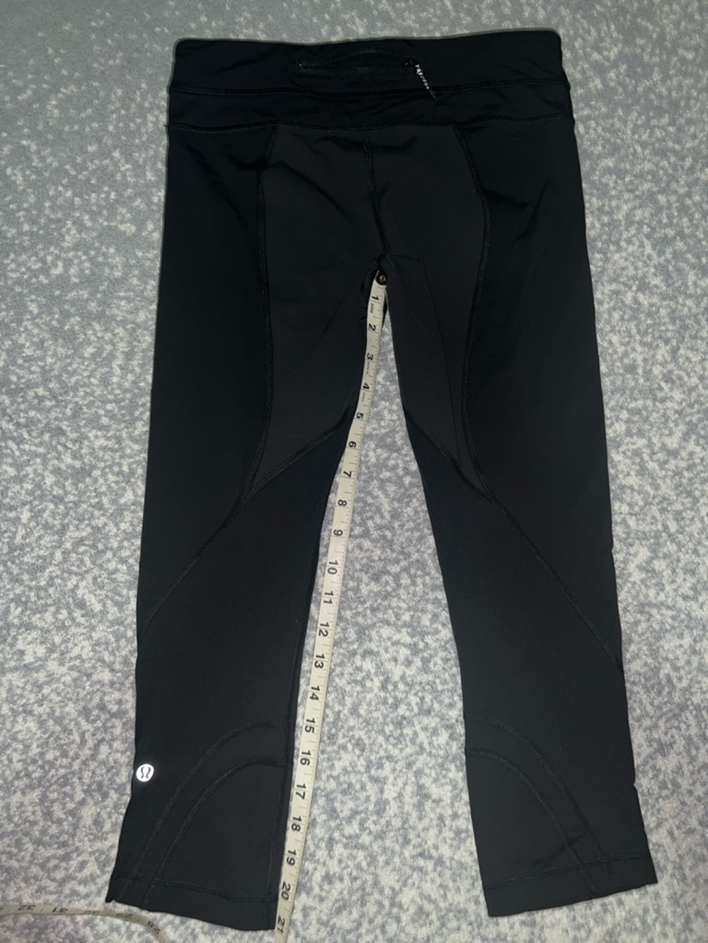 Lululemon Women’s High Rise Capri Legging Size 6 Black
